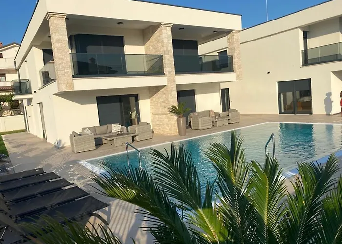 Vila Softic Azra
